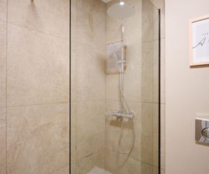 Mama nie wróciła. Tragiczny wypadek przerwał marzenia. Ekipa Nasz Nowy Dom walczyła z czasem. ZDJĘCIA domu przed i po remoncie