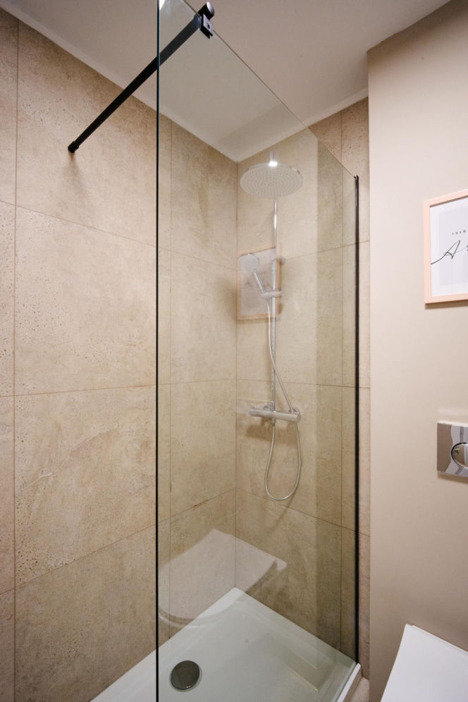 "Mama nie wróciła". Tragiczny wypadek przerwał marzenia. Ekipa "Nasz Nowy Dom" walczyła z czasem. ZDJĘCIA domu przed i po remoncie