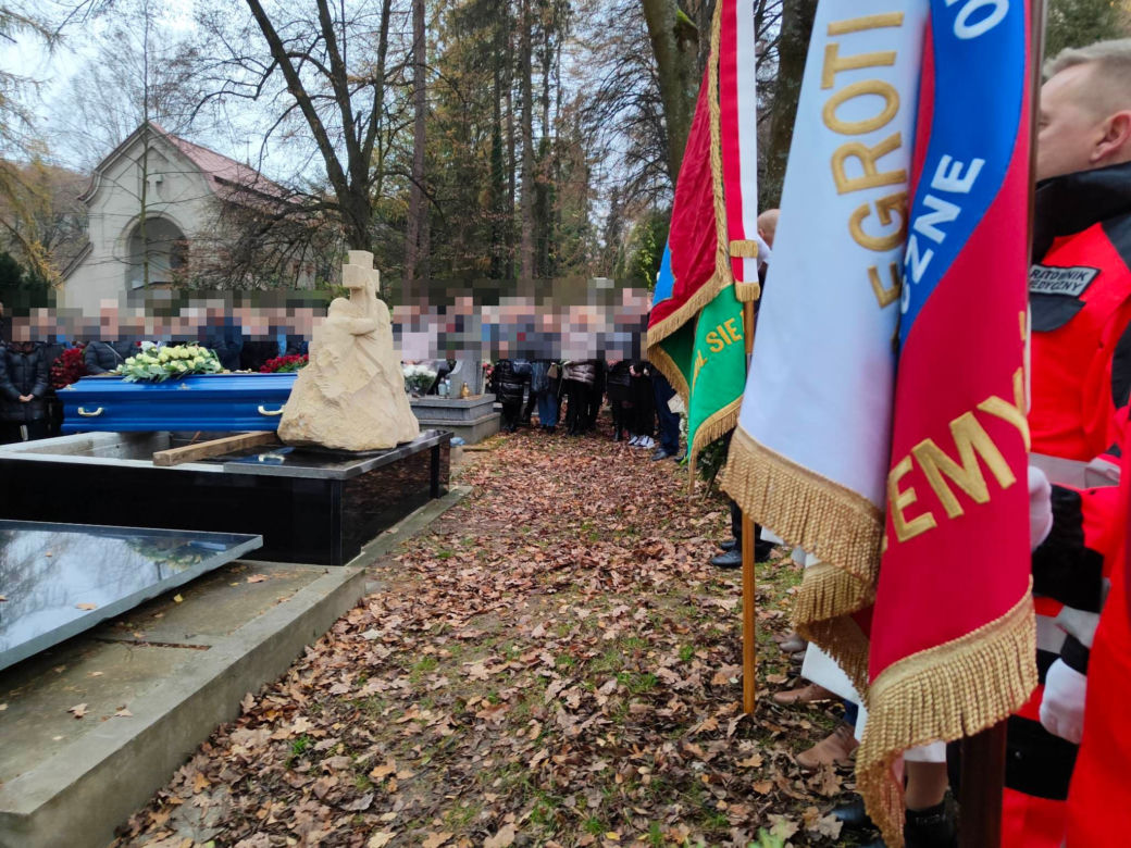 Podkarpackie. Ratownicy pożegnali zmarłą lekarkę [GALERIA]