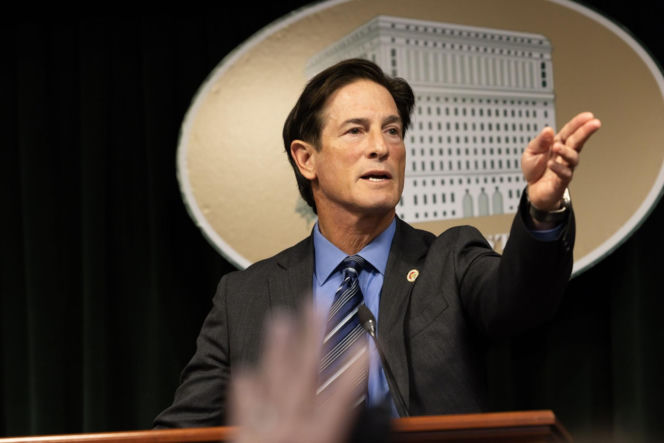 Rozpieszczony syn zamordował legendę Hollywood i swoją matkę. 18 razy był na odwyku, ludzie się go bali