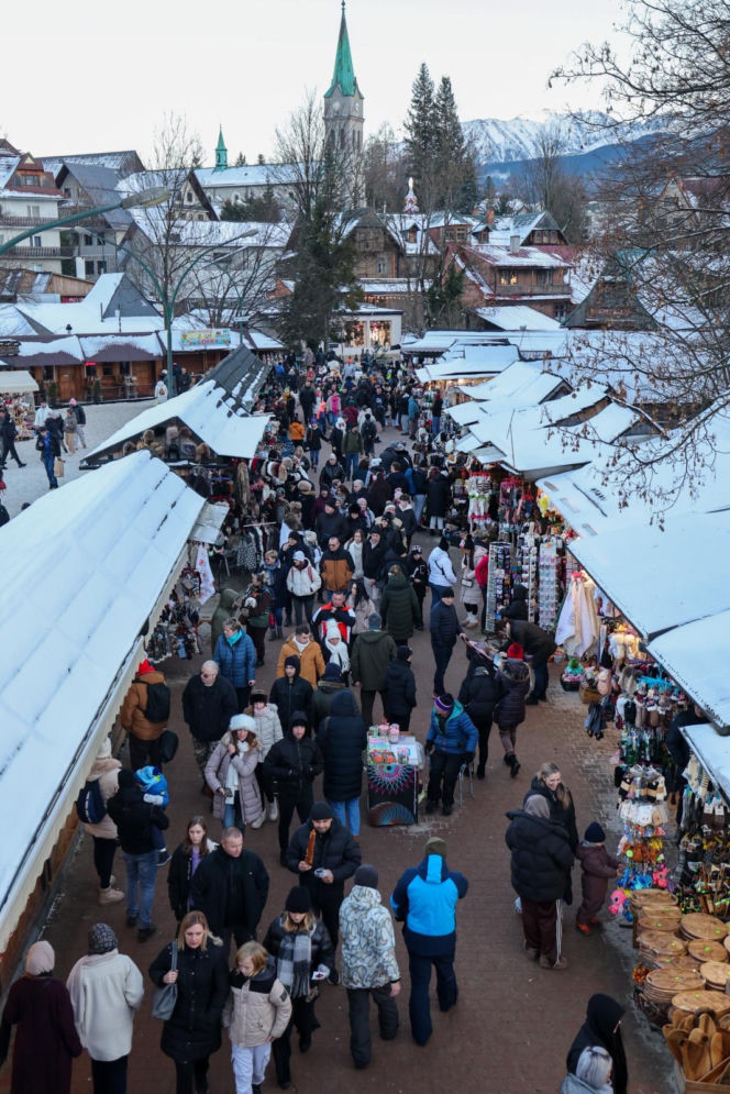 Fatalne warunki w Tatrach. Jest mroźno, ślisko, a szlaki są zasypane śniegiem. TPN ostrzega turystów