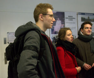 Nowi studenci poznawali miasteczko akademickie. Gra miejska z filmem w tle
