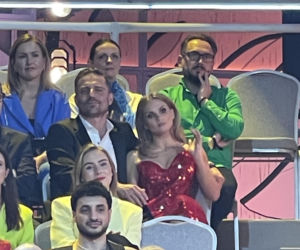 Tak Kaczorowska i Rogacewicz zachowywali się na ramówce TVP. Najpierw obejmował, a potem nurkował pod krzesło!