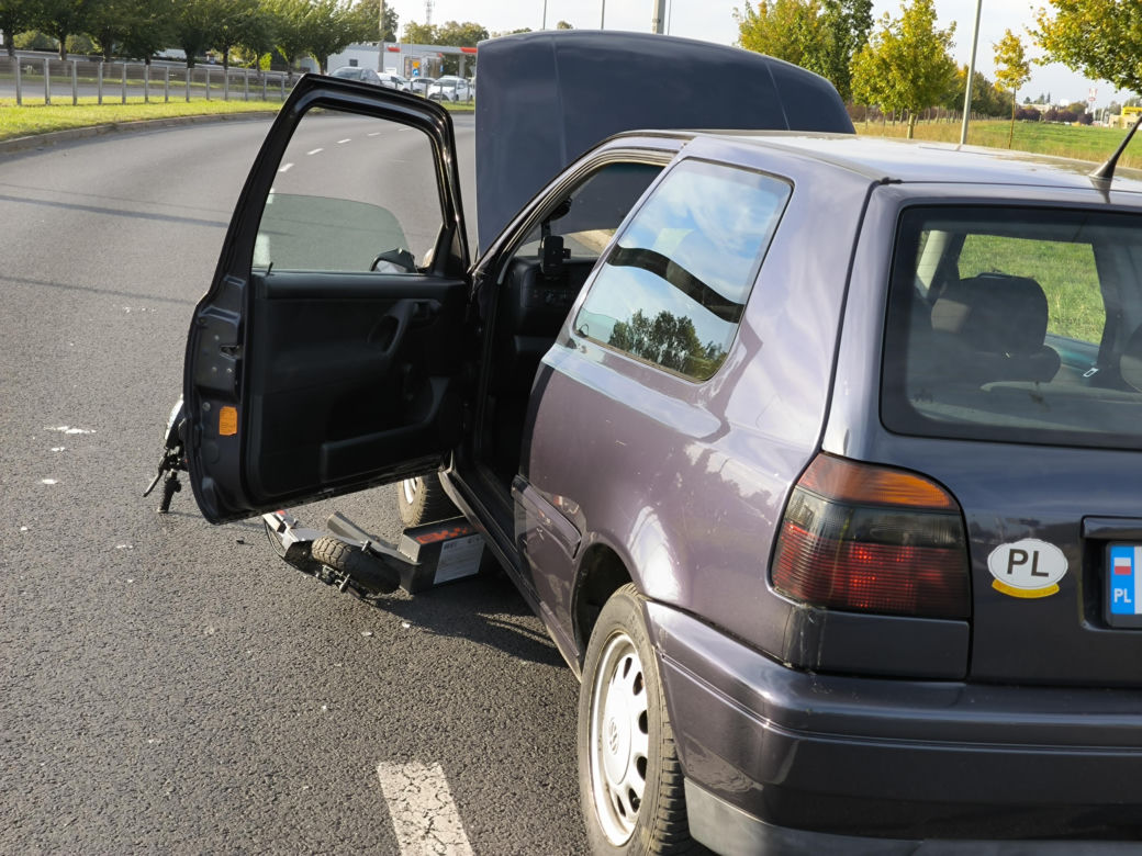 Wypadek w Lesznie Hulajnoga pod kołami osobówki.