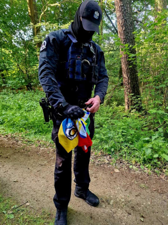 Ustawka udaremniona! Policjanci gonili kiboli po lesie!