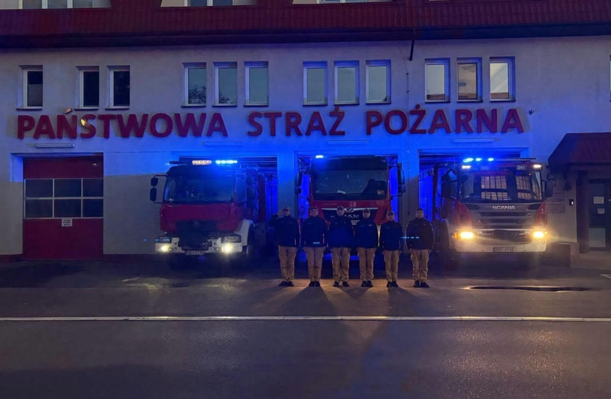 Strażackie syreny zawyły dla poległych kolegów. Żegna ich cała Polska