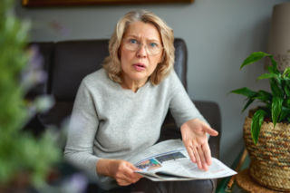 Gdy rodzi się wnuk, zaczyna się wojna. Poznaj 12 typowych konfliktów z teściową