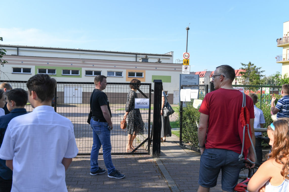 Zakończenie roku szkolnego w czasach pandemii koronawirusa w SP 26 w Toruniu