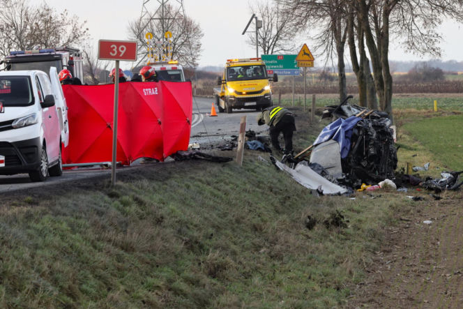 Zielęcice. Sześć osób zginęło w wypadku. Prokuratura wszczęła śledztwo [ZDJĘCIA]