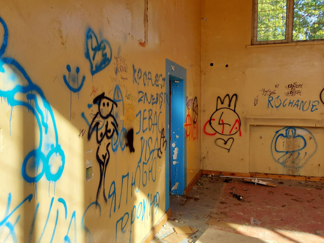 Była szkoła, nie ma szkoły. Budynek po kilku latach zupełnie zdewastowany
