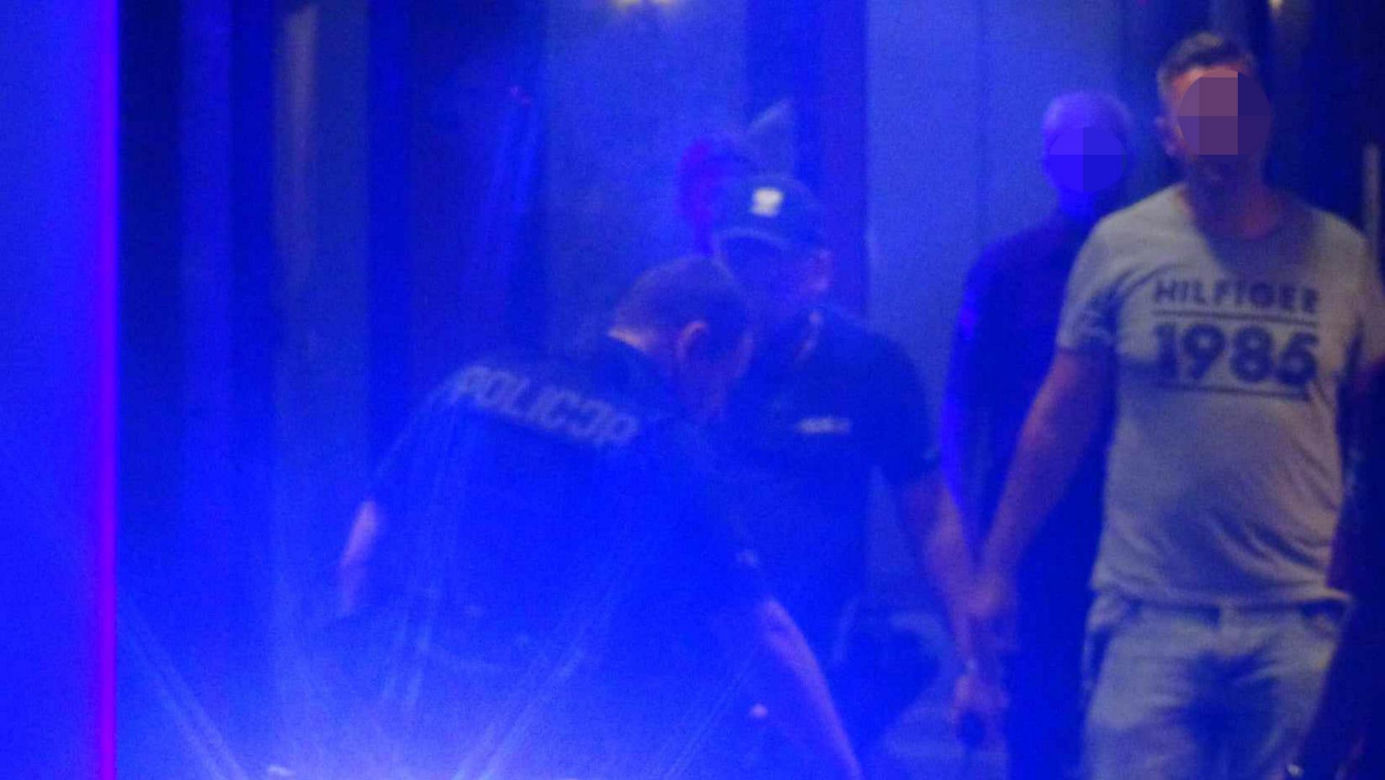 Atak nożownika na Woli. Ranny przebiegł kilkaset metrów i padł na ziemię. Zatrzymali jedną osobę, trwa akcja policji