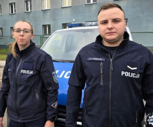 Policjanci ze Starachowic uratowali 37-latka uwięzionego pod zawaliskiem