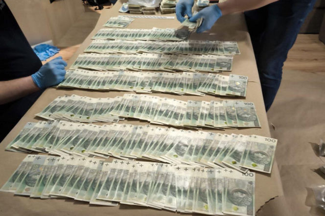 21-latek w Bydgoszczy wpadł. Niewiarygodne, co znalazła przy nim policja. Waga zwariowała