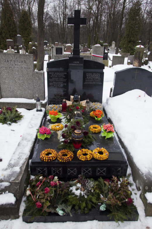 Tak wyglądał grób rodziny Kaczyńskich w 2010 roku
