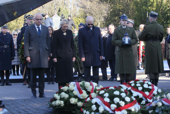 Obchody 16. rocznicy katastrofy smoleńskiej. Powązki