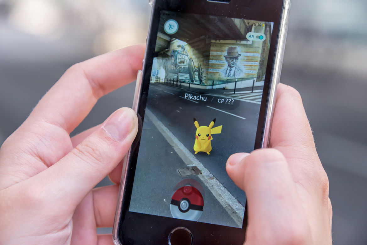 Zamiast złodziei, łapali pokemony. Dwóch policjantów zwolnionych ze służby!