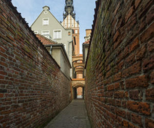 Najpiękniejsza uliczka w woj. warmińsko-mazurskim. Otwiera się tylko na kilka godzin