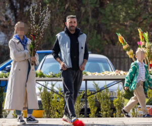 Rafał Maserak tańczący z palmami