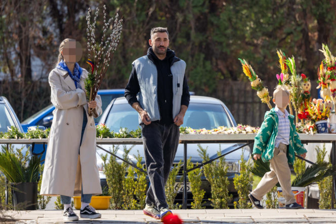 Rafał Maserak tańczący z palmami