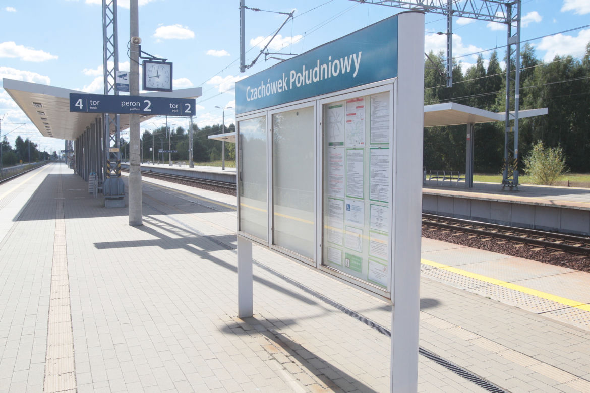 Remont stacji w Czachówku zakończył się kilka lat temu. Kością niezgody są windy, których... nadal nie uruchomiono. Dlaczego?