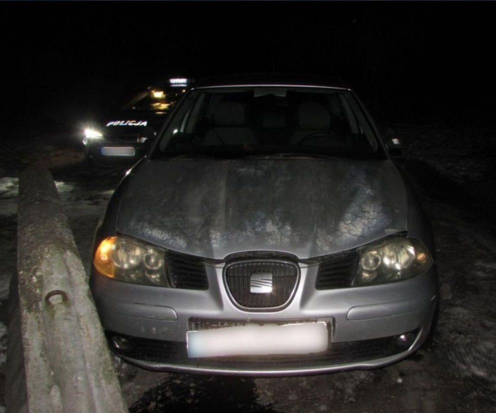 Paniczna ucieczka 16-latka. Policja zatrzymała go po rozbiciu auta