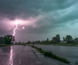 Burza przeszła nad Poznaniem – uderzenie pioruna