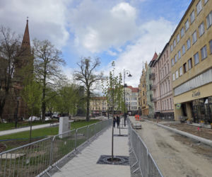 Nowe oblicze placu Wolności. Kwiaciarnie już zamontowane, koniec prac coraz bliżej