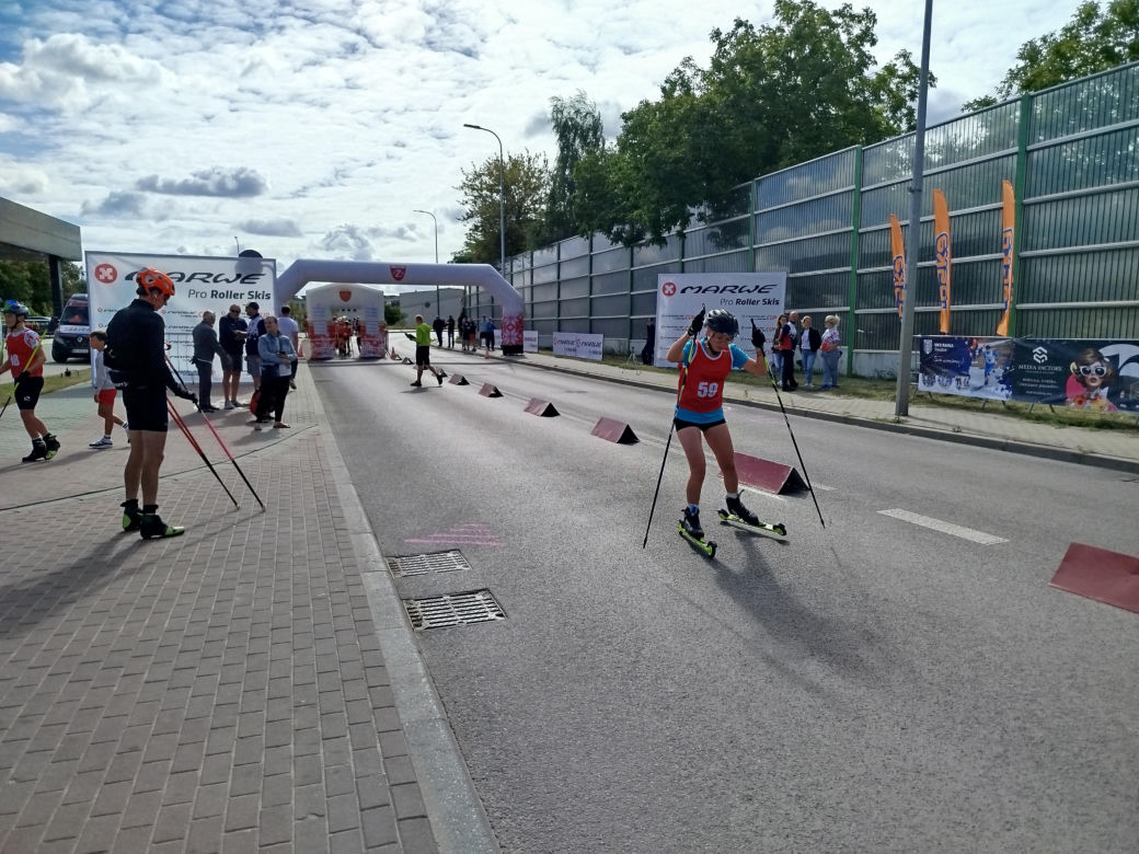 Zawody o Puchar Polski na nartorolkach Marwe Cup 2025 zostały zainaugurowane w Siedlcach