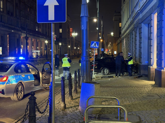 Obywatel Rosji driftował po Placu Zbawiciela