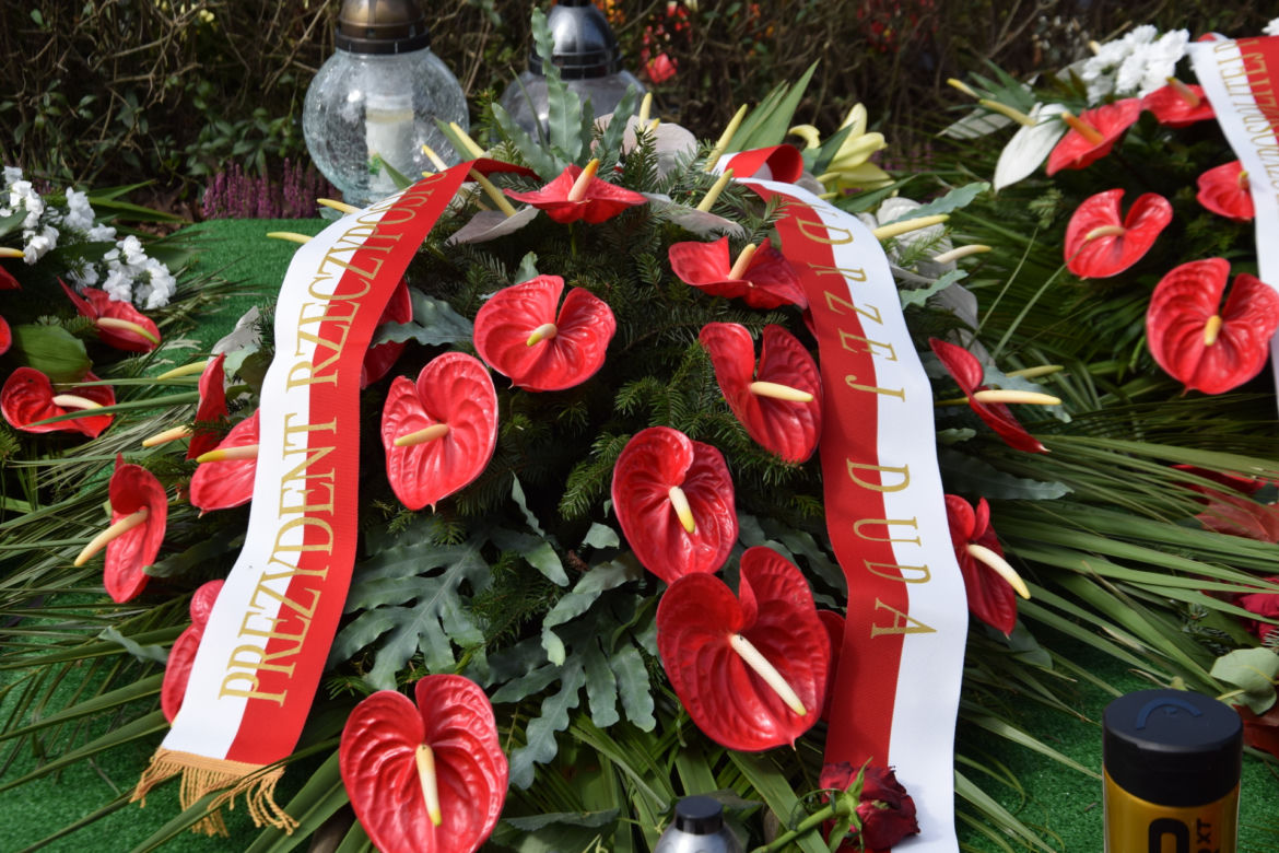 Rzeszowianie tłumnie przychodzą na grób Tadeusza Ferenca