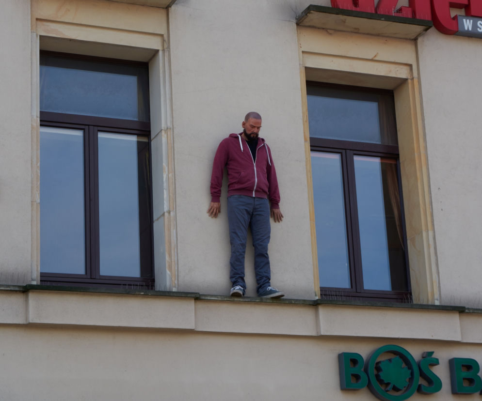 „Samobójca” powrócił do Lublina. Instalacja budzi gigantyczne emocje!