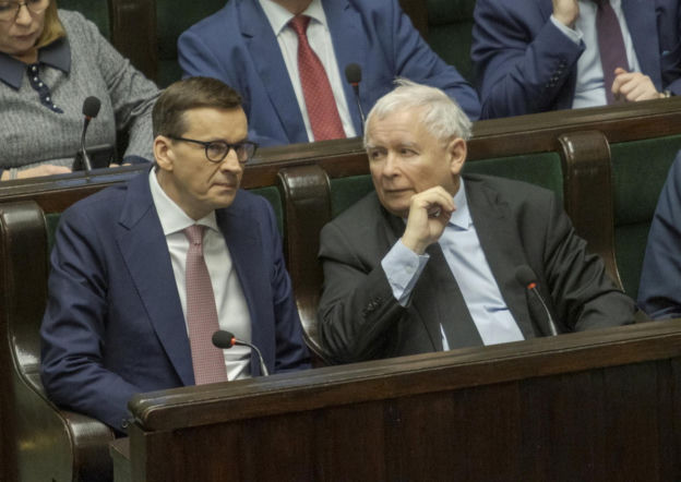 Od bankiera do polityka z flagą. Kolejne odsłony Mateusza Morawieckiego