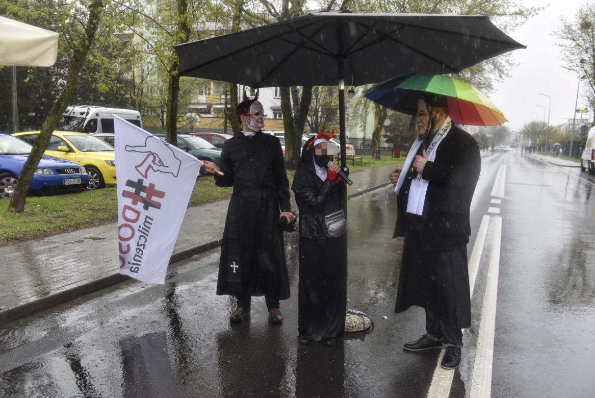 Urodziny Ojca Rydzyka zorganizowane przez środowiska feministyczne