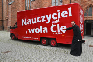 Kiedyś sklep na kółkach, teraz... mobilna kaplica! 