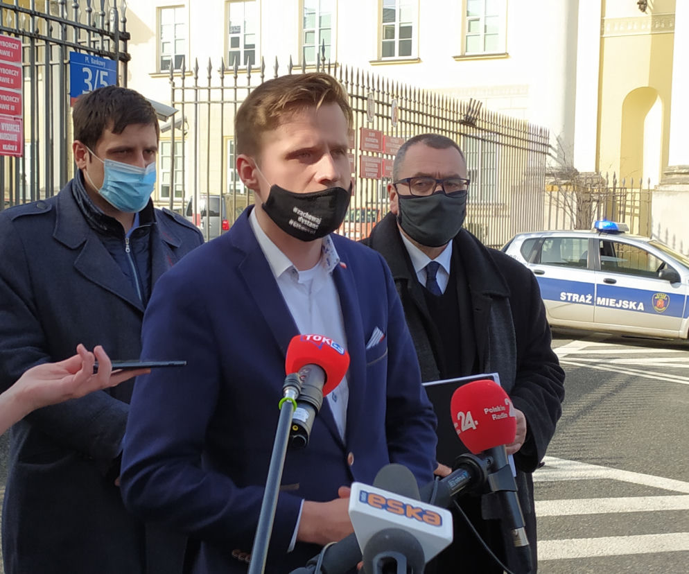 Ratusz od roku pobiera nielegalne opłaty? Radni domagają się nadzwyczajnej sesji