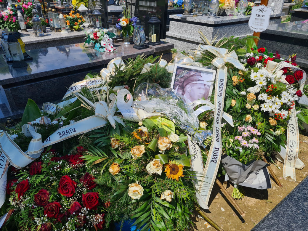 Druh OSP w Gogołowie zginął tragicznie. Morze kwiatów na grobie [GALERIA]