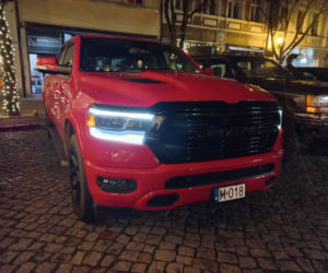 Świąteczny Zlot Amerykańskich Samochodów na Rynku w Lesznie