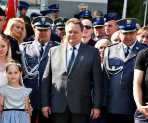 Nowi policjanci złożyli ślubowanie. Na uroczystości był wiceminister Jarosław Zieliński [ZDJĘCIA]