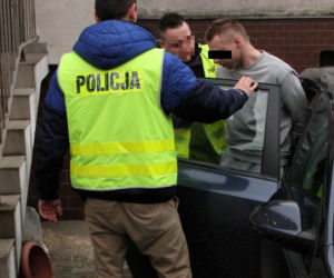GWAŁCICIEL PORYWACZ DZIEWCZYNKA