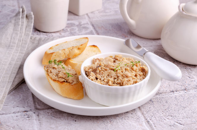 Pasty kanapkowe w PRL – sprytne smarowidła z niczego, które smakowały wszystkim