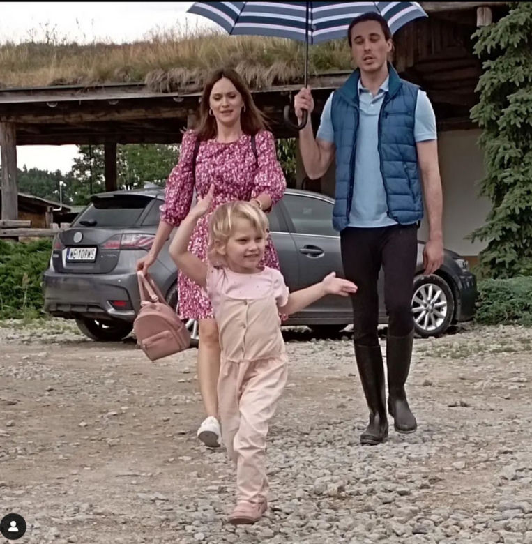 Barwy szczęścia na planie. Natalia (Maria Dejmek), Lea (Lena Sobota)