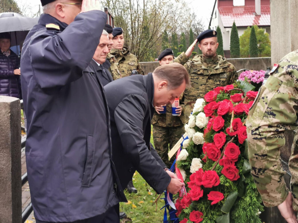 W tej małopolskiej wsi spoczywa ponad stu Chorwatów. Żołnierze upamiętniają ich co roku