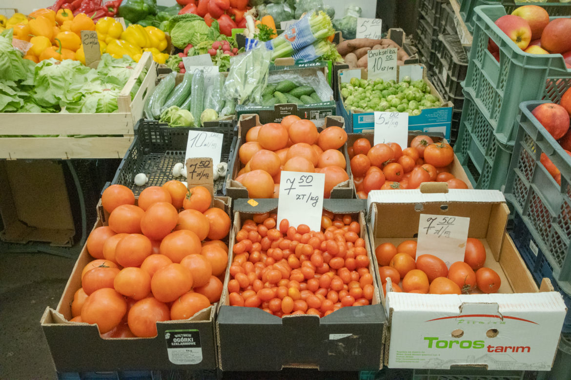 Takie są ceny na targowiskach w Warszawie. Poszaleli?! 