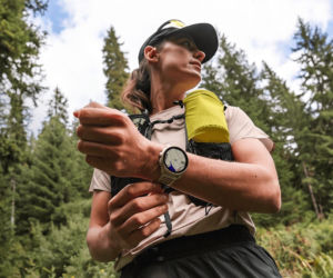 Suunto Race 3S debiutuje na rynku. Tytanowe wykończenie, do 38 godzin pracy GPS i nowy Coach AI