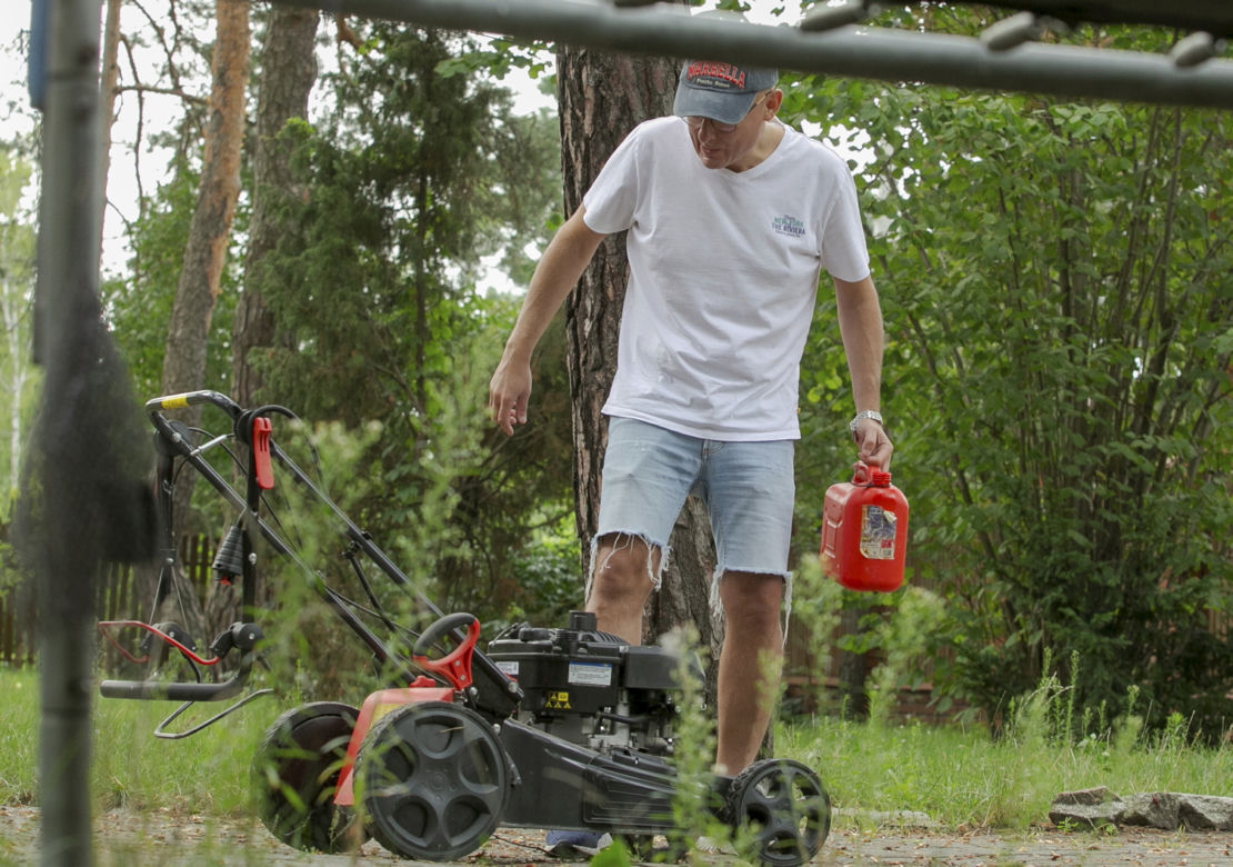 Michał Kamiński walczył z kosiarkami i trawą