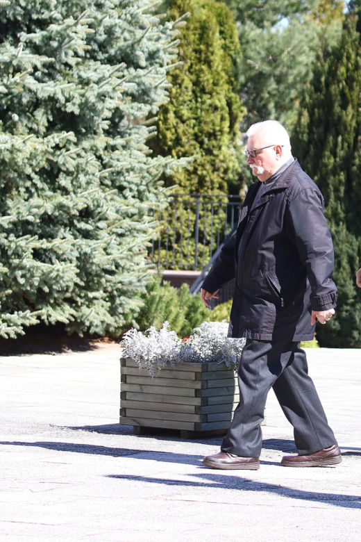 Lech Wałęsa zmienił wizerunek. Wygląda jak słynny gwiazdor muzyki