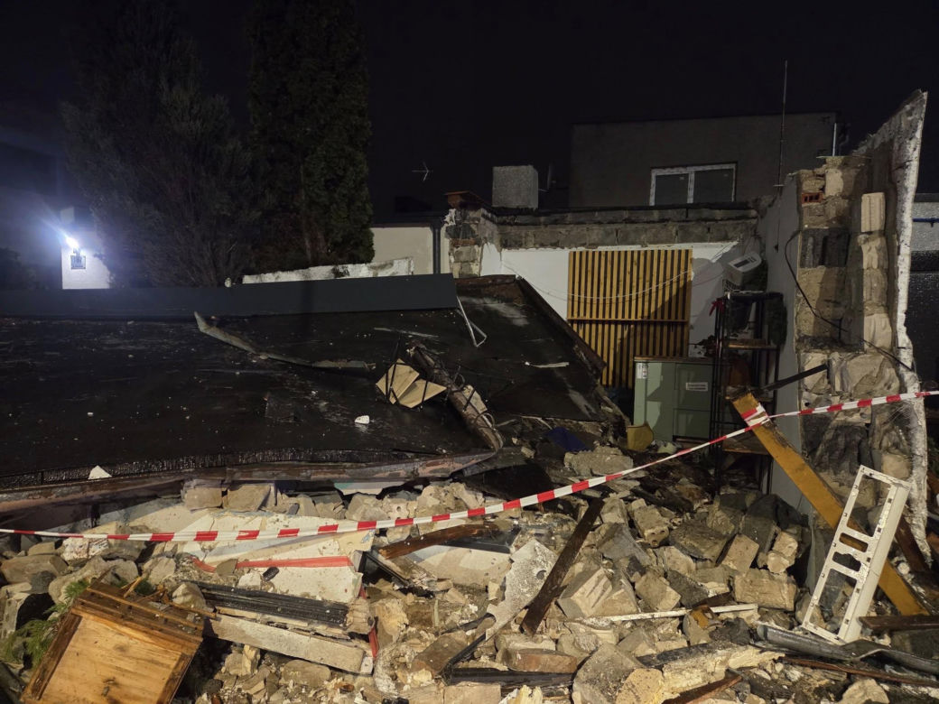 Gołoledź szaleje w Wielkopolsce! Tir wjechał w kwiaciarnię, setki kolizji na drogach