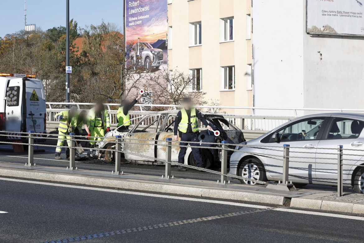 Zapłonęła osobówka obok Torwaru