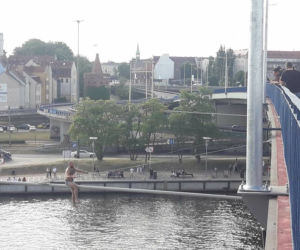 Prawie nagi kaskader na Trasie Zamkowej