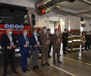 Odznaczenia i nowy wóz dla iławskich strażaków